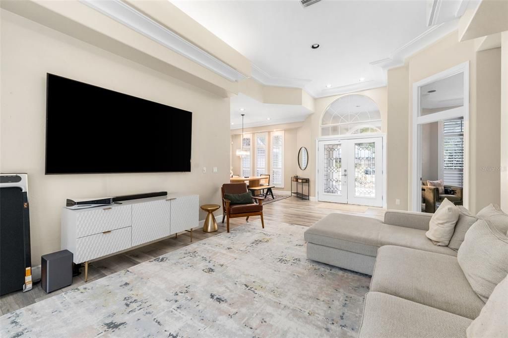 Под контрактом: $710,000 (3 спален, 2 ванн, 2519 Квадратных фут)