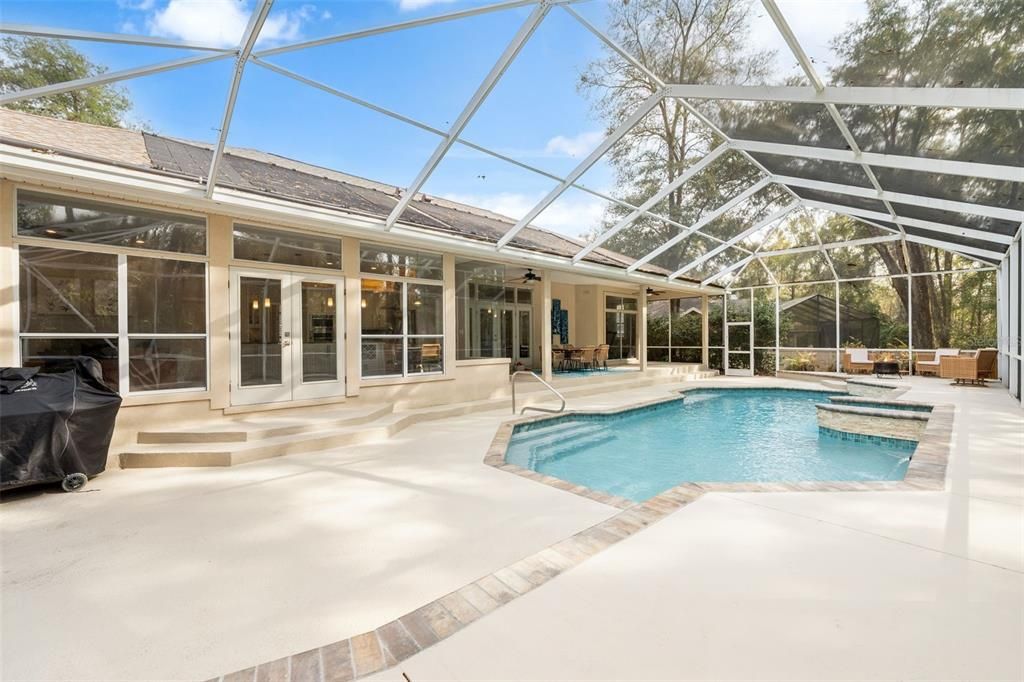 Под контрактом: $710,000 (3 спален, 2 ванн, 2519 Квадратных фут)