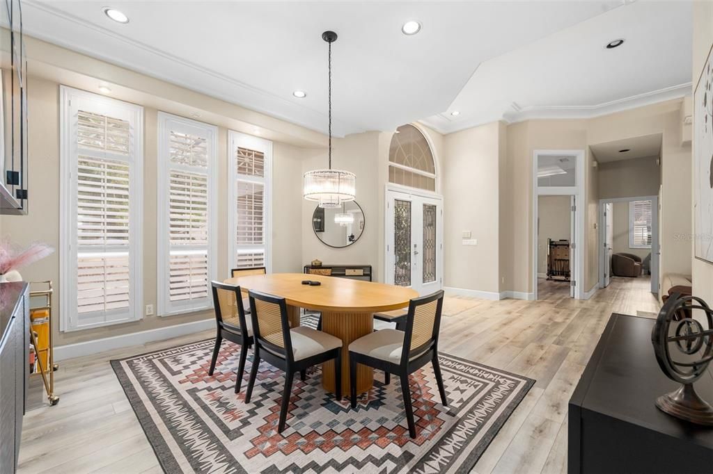 Под контрактом: $710,000 (3 спален, 2 ванн, 2519 Квадратных фут)