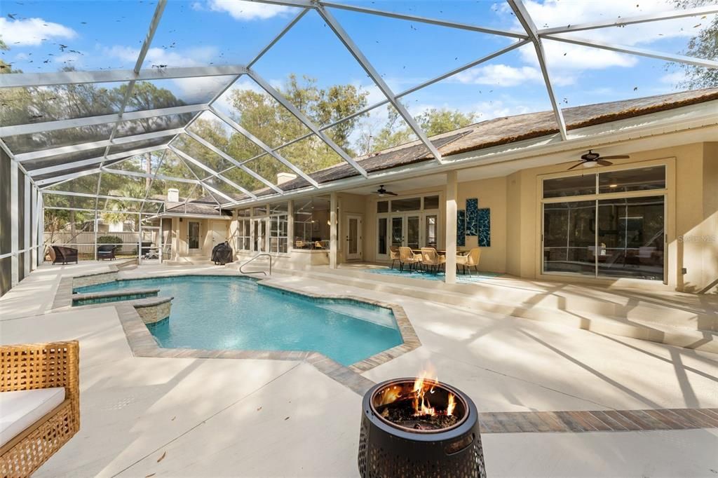 Под контрактом: $710,000 (3 спален, 2 ванн, 2519 Квадратных фут)