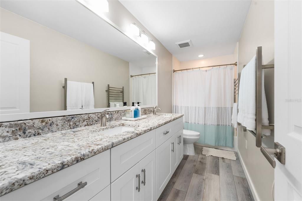 Под контрактом: $710,000 (3 спален, 2 ванн, 2519 Квадратных фут)