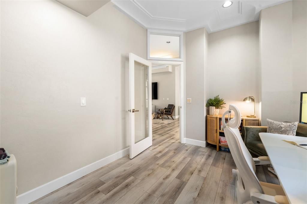 Под контрактом: $710,000 (3 спален, 2 ванн, 2519 Квадратных фут)