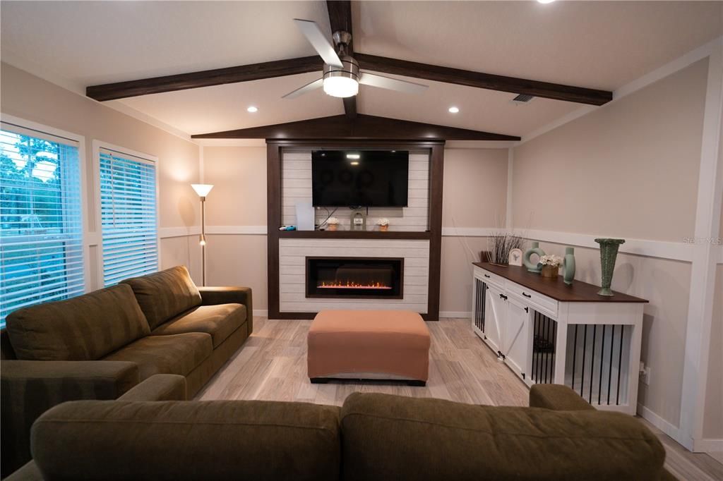 For Sale: $850,000 (3 beds, 2 baths, 1800 Square Feet)