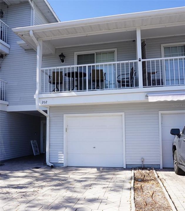 For Sale: $329,500 (2 beds, 2 baths, 1574 Square Feet)