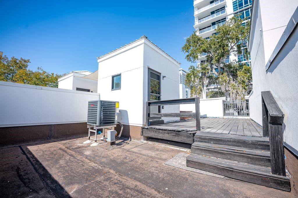 На продажу: $589,900 (2 спален, 2 ванн, 1696 Квадратных фут)