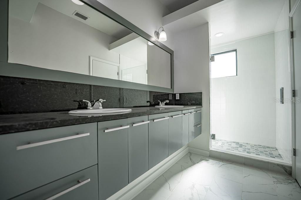 На продажу: $589,900 (2 спален, 2 ванн, 1696 Квадратных фут)