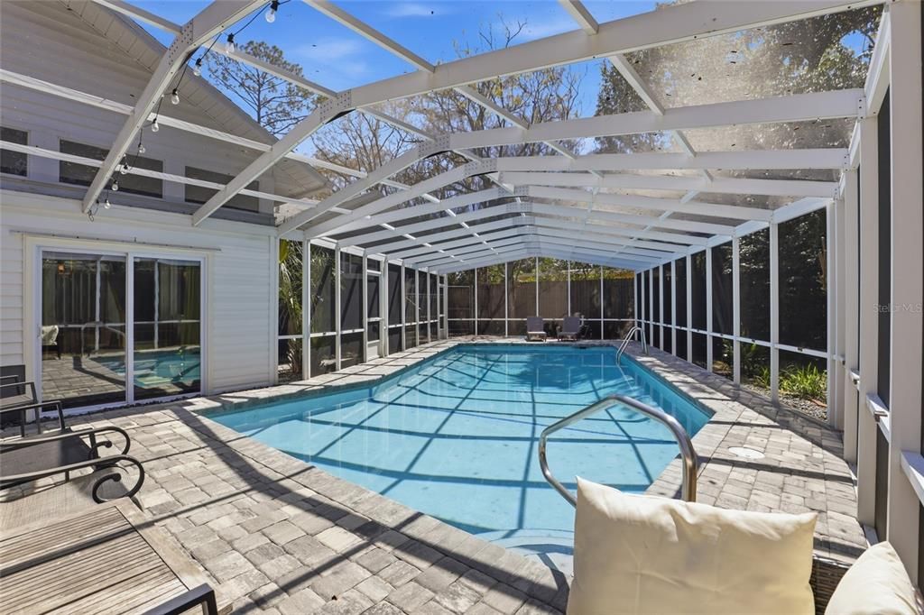 Activo con contrato: $599,900 (5 camas, 3 baños, 3104 Pies cuadrados)