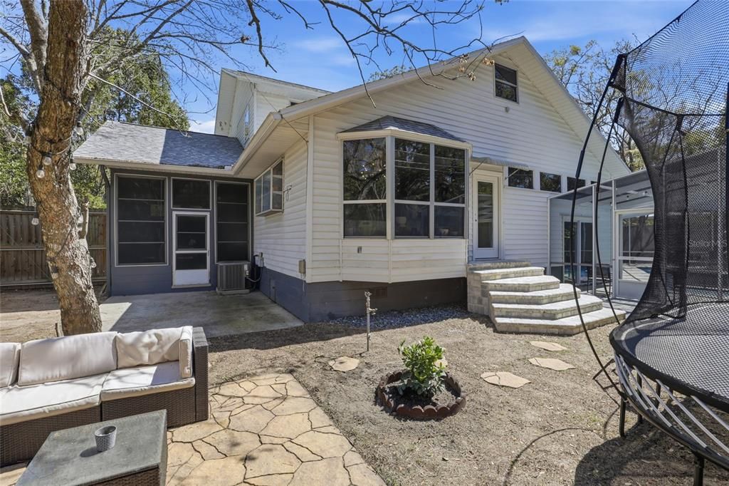 Activo con contrato: $599,900 (5 camas, 3 baños, 3104 Pies cuadrados)