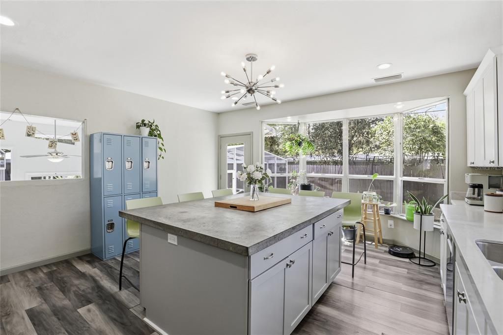 Activo con contrato: $599,900 (5 camas, 3 baños, 3104 Pies cuadrados)