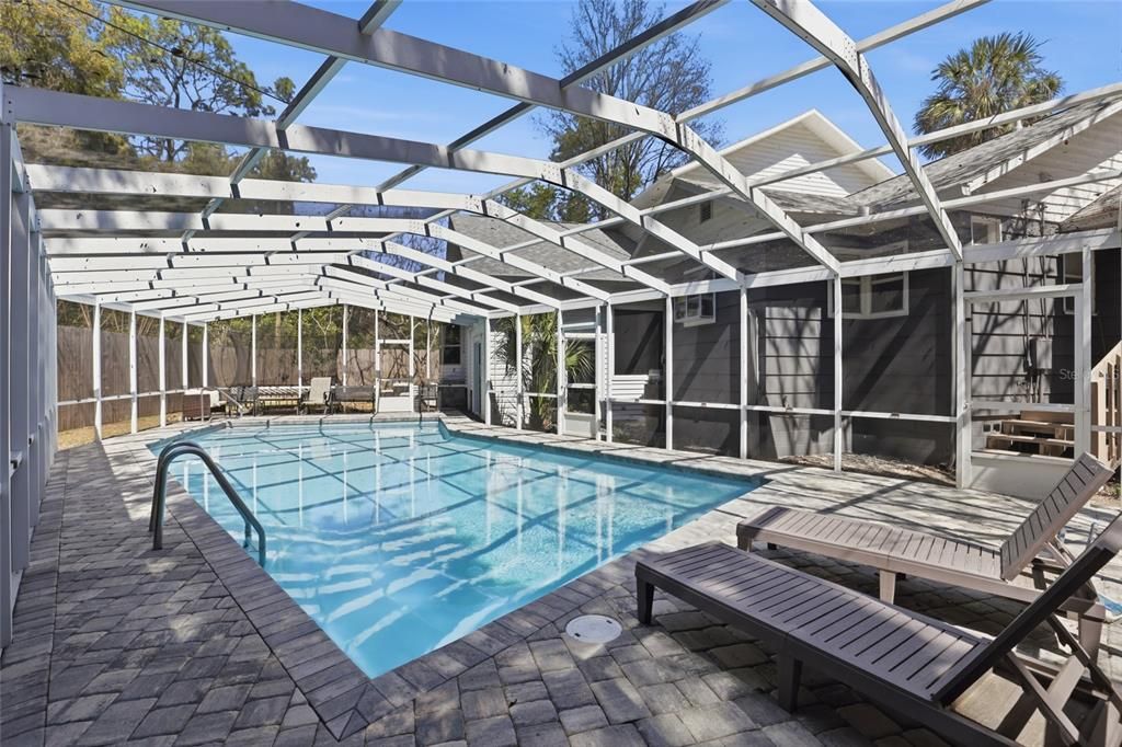 Activo con contrato: $599,900 (5 camas, 3 baños, 3104 Pies cuadrados)