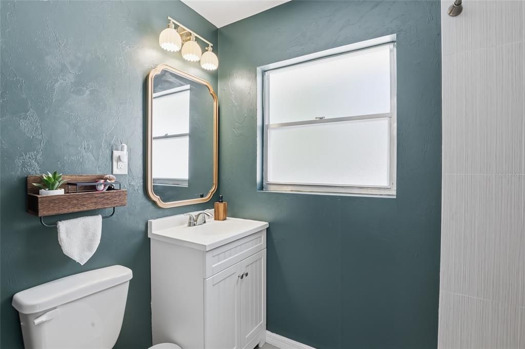 Activo con contrato: $599,900 (5 camas, 3 baños, 3104 Pies cuadrados)