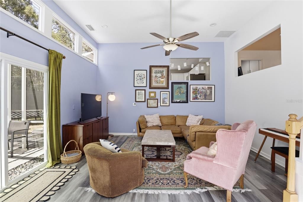 Activo con contrato: $599,900 (5 camas, 3 baños, 3104 Pies cuadrados)