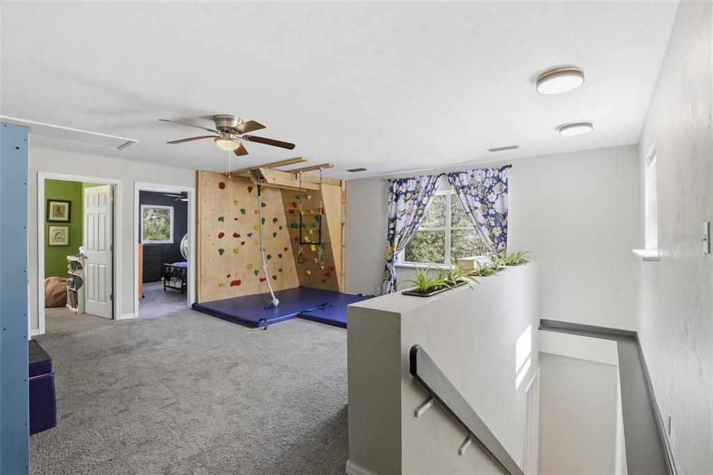 Activo con contrato: $599,900 (5 camas, 3 baños, 3104 Pies cuadrados)