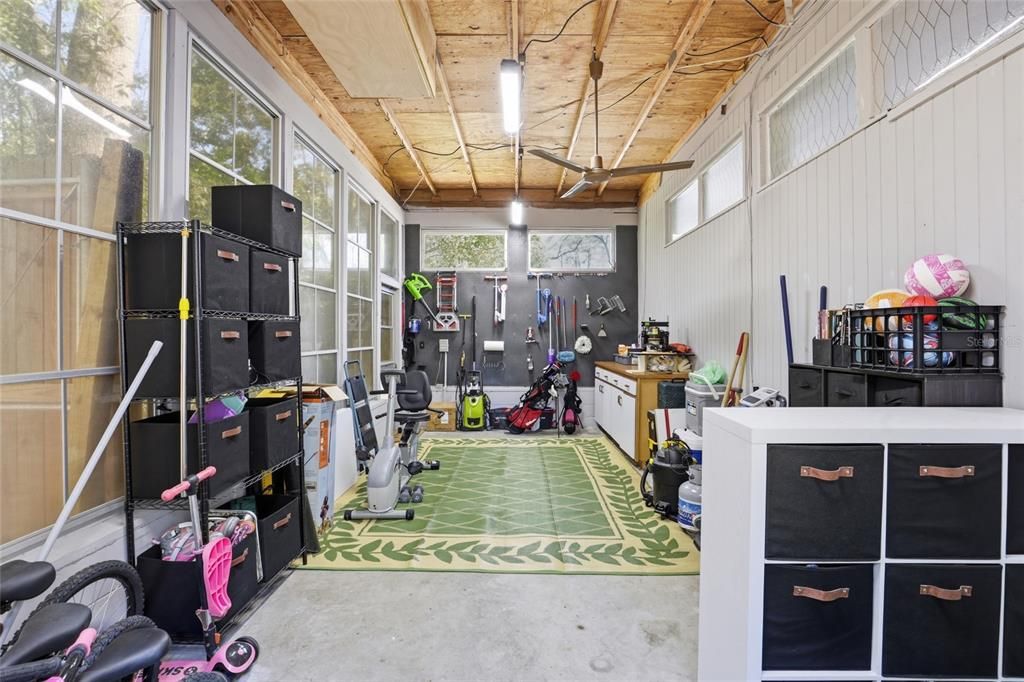 Activo con contrato: $599,900 (5 camas, 3 baños, 3104 Pies cuadrados)