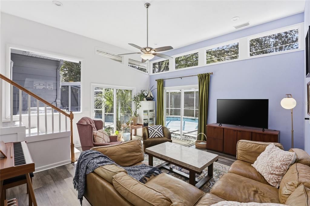 Activo con contrato: $599,900 (5 camas, 3 baños, 3104 Pies cuadrados)