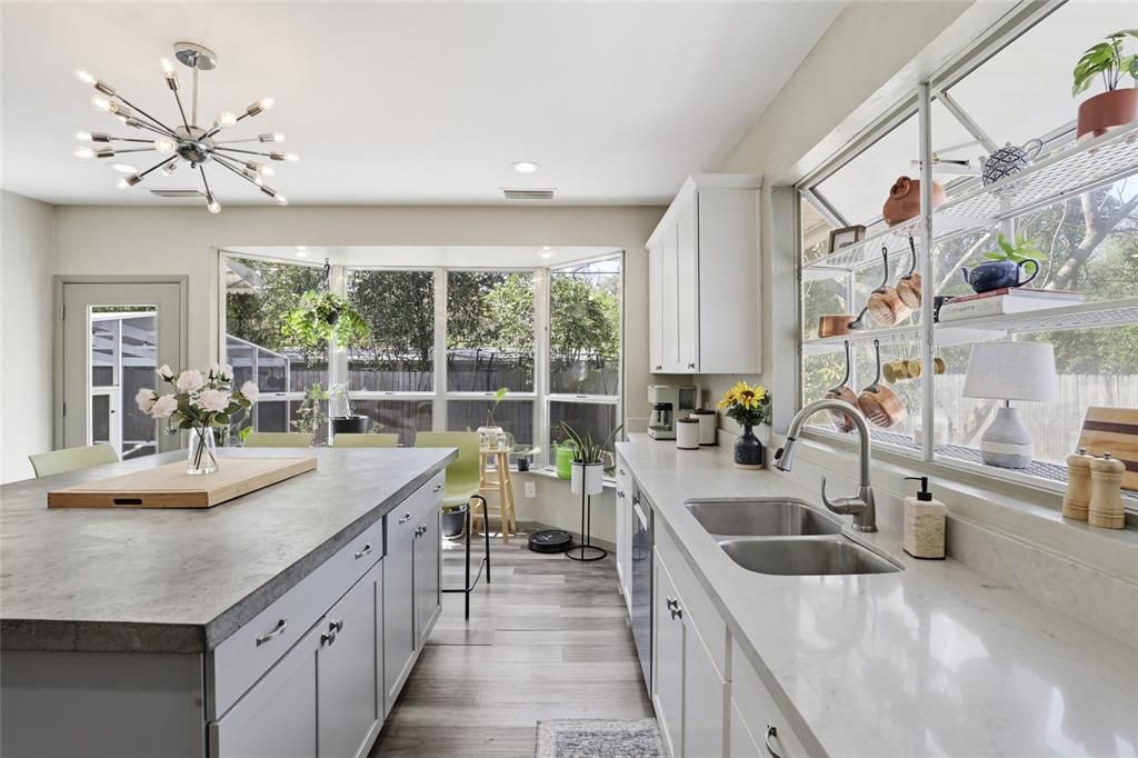 Activo con contrato: $599,900 (5 camas, 3 baños, 3104 Pies cuadrados)