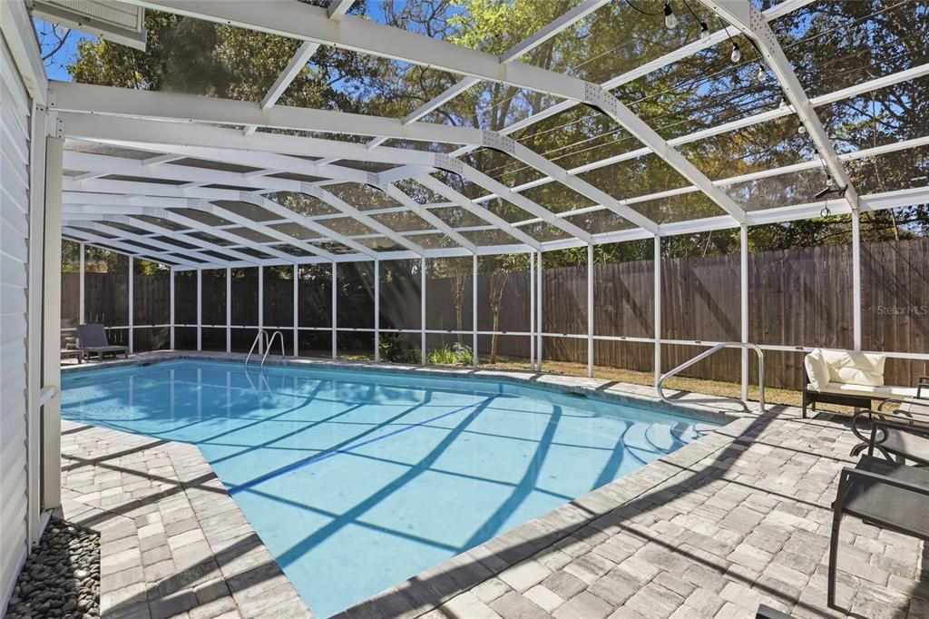 Activo con contrato: $599,900 (5 camas, 3 baños, 3104 Pies cuadrados)