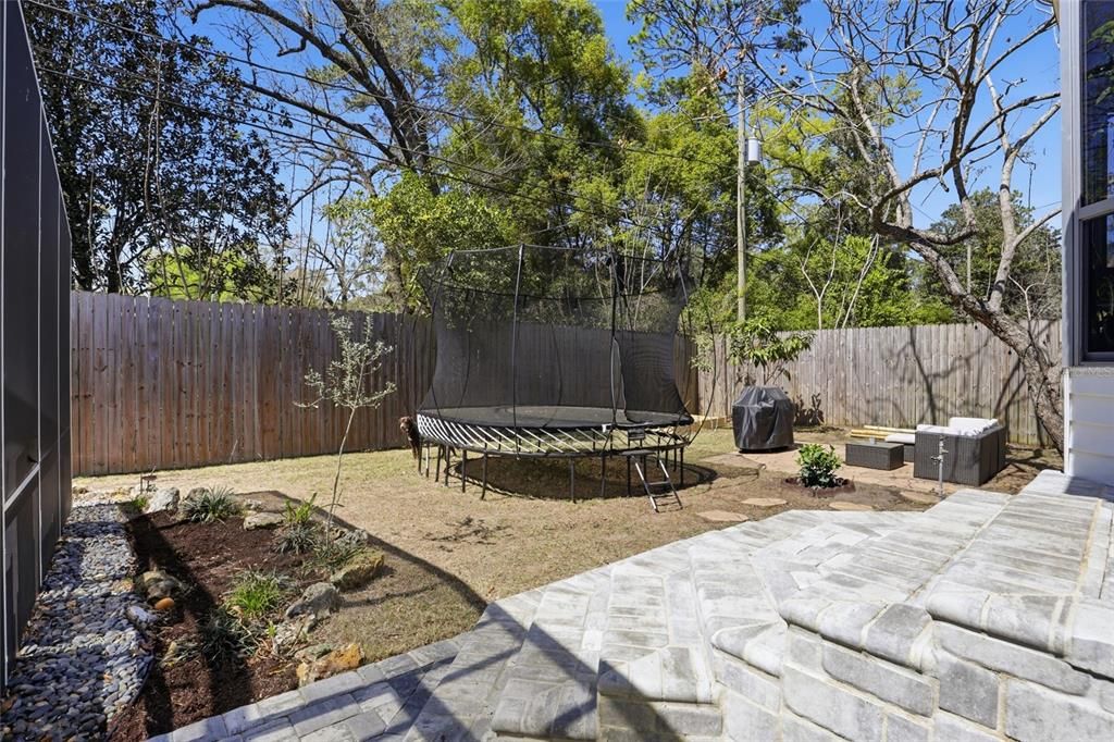 Activo con contrato: $599,900 (5 camas, 3 baños, 3104 Pies cuadrados)