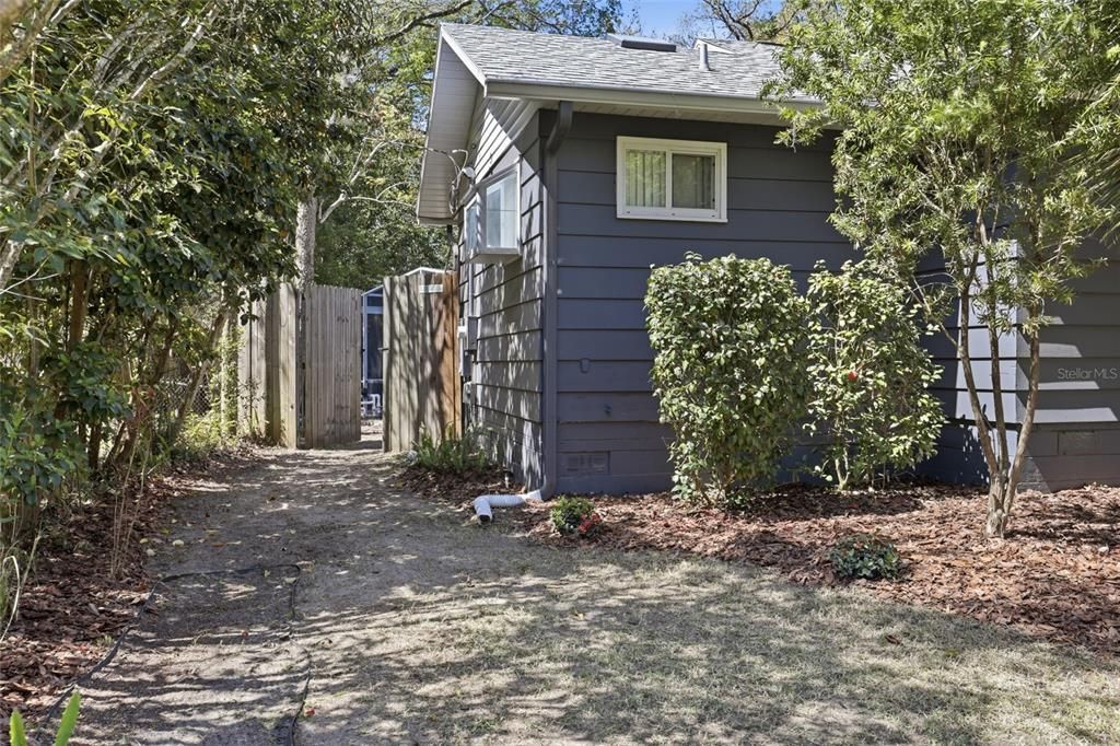 Activo con contrato: $599,900 (5 camas, 3 baños, 3104 Pies cuadrados)