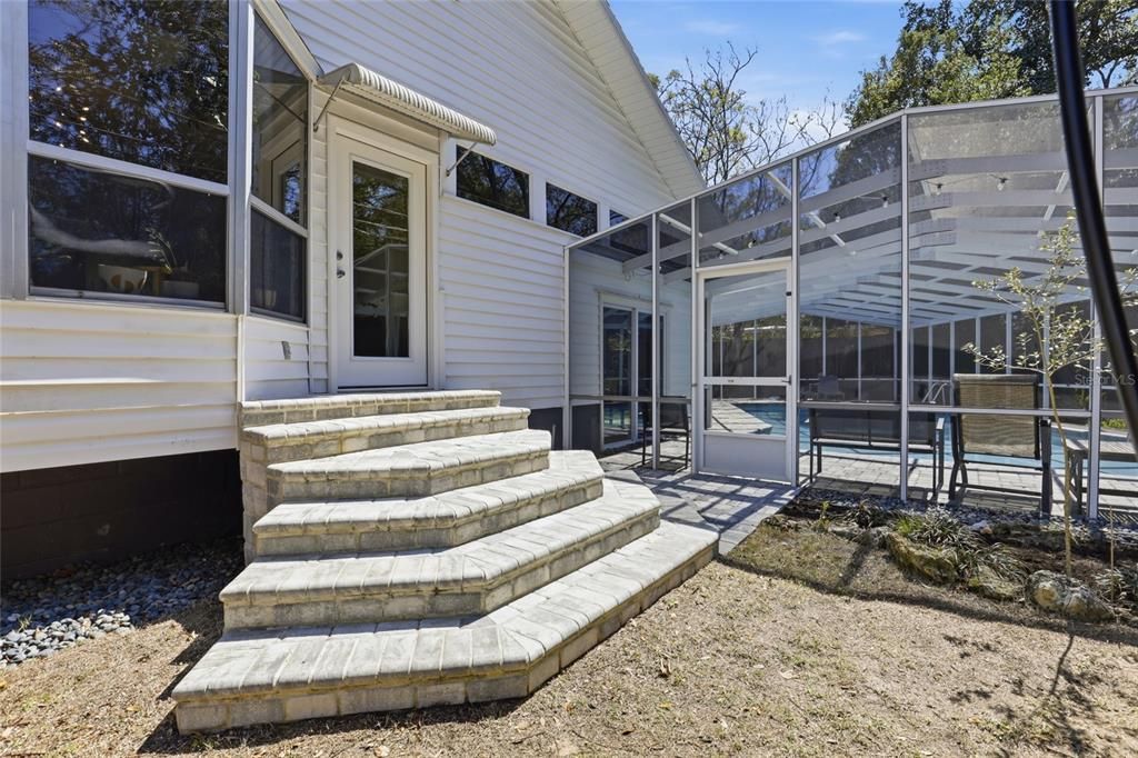 Activo con contrato: $599,900 (5 camas, 3 baños, 3104 Pies cuadrados)