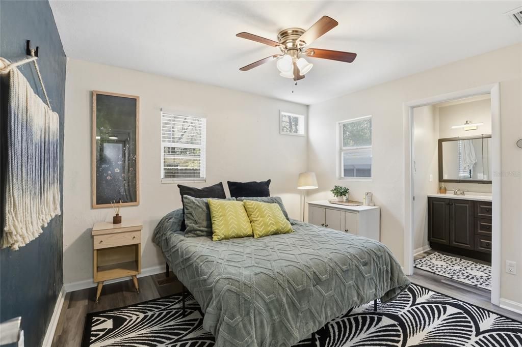 Activo con contrato: $599,900 (5 camas, 3 baños, 3104 Pies cuadrados)