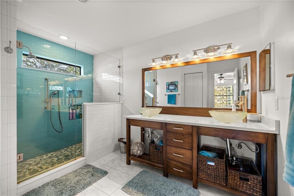 En Venta: $964,900 (4 camas, 3 baños, 2574 Pies cuadrados)