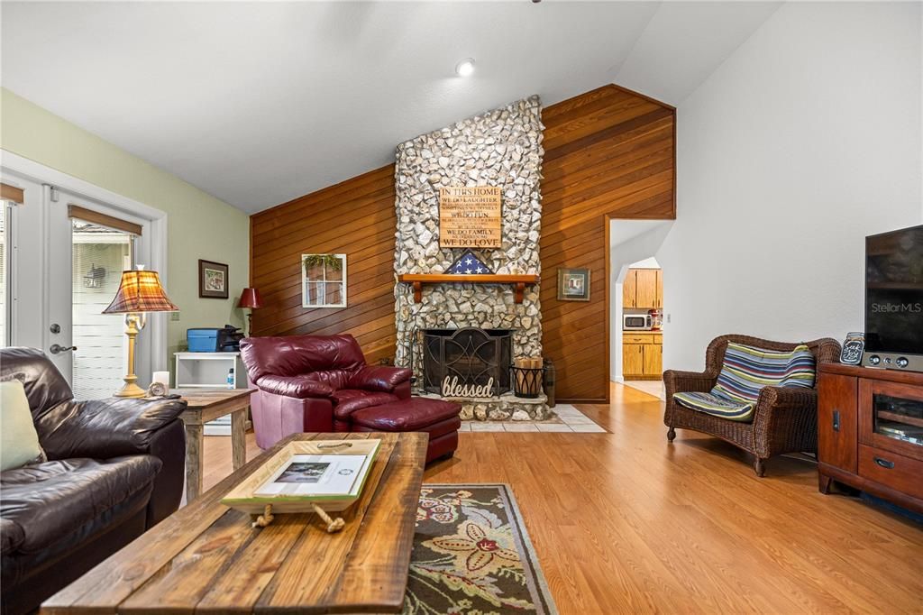 En Venta: $964,900 (4 camas, 3 baños, 2574 Pies cuadrados)