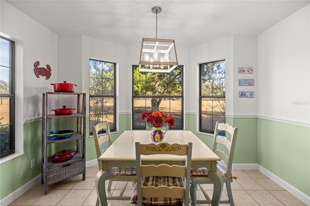 En Venta: $964,900 (4 camas, 3 baños, 2574 Pies cuadrados)