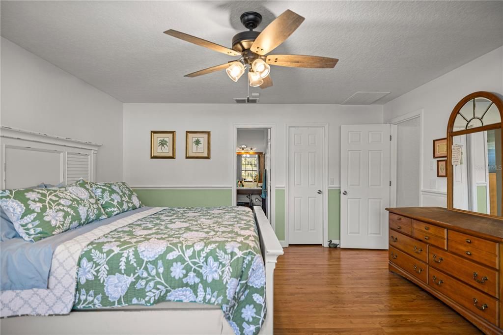 En Venta: $964,900 (4 camas, 3 baños, 2574 Pies cuadrados)