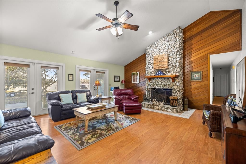 En Venta: $964,900 (4 camas, 3 baños, 2574 Pies cuadrados)