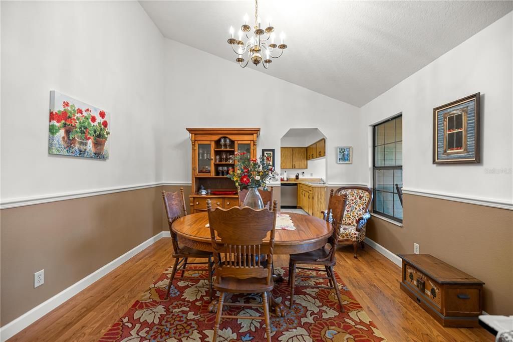 En Venta: $964,900 (4 camas, 3 baños, 2574 Pies cuadrados)