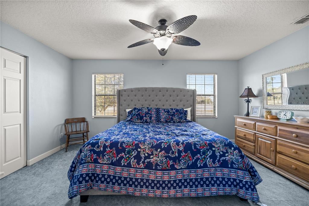 En Venta: $964,900 (4 camas, 3 baños, 2574 Pies cuadrados)