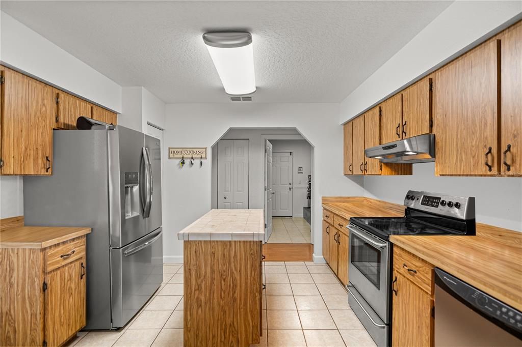 En Venta: $964,900 (4 camas, 3 baños, 2574 Pies cuadrados)