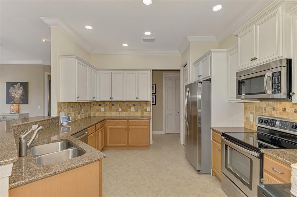 Activo con contrato: $329,000 (2 camas, 2 baños, 1577 Pies cuadrados)