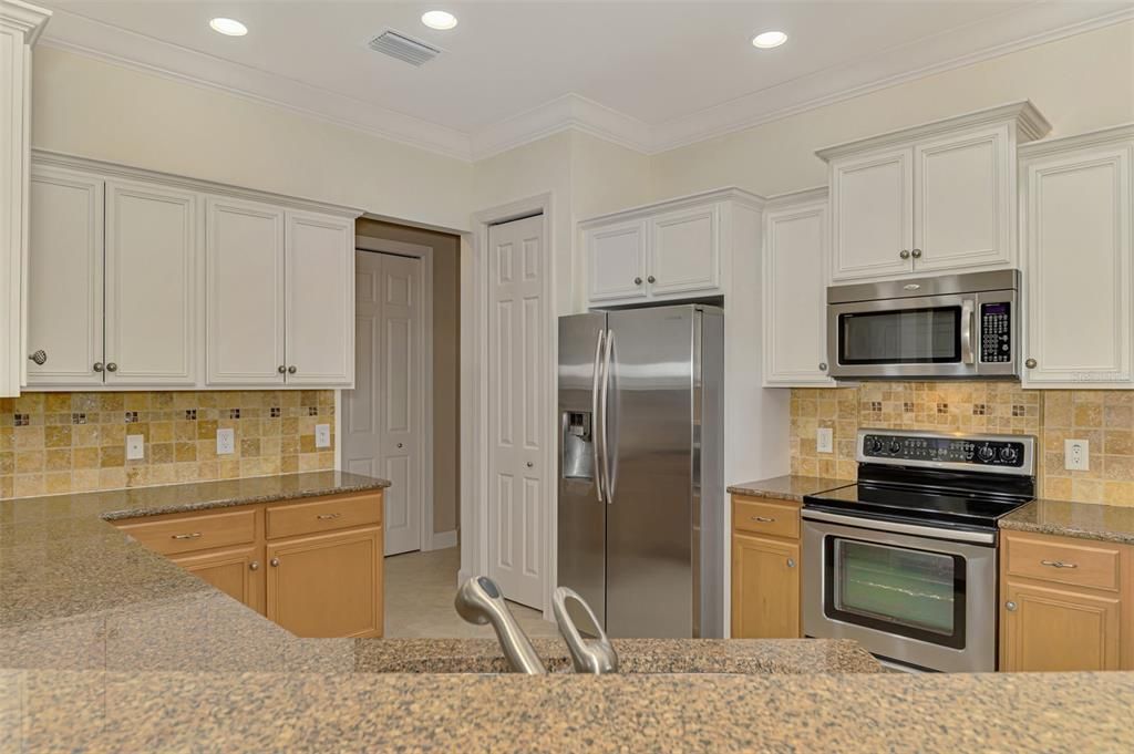 Activo con contrato: $329,000 (2 camas, 2 baños, 1577 Pies cuadrados)