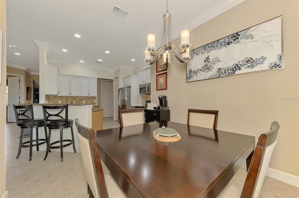 Activo con contrato: $329,000 (2 camas, 2 baños, 1577 Pies cuadrados)