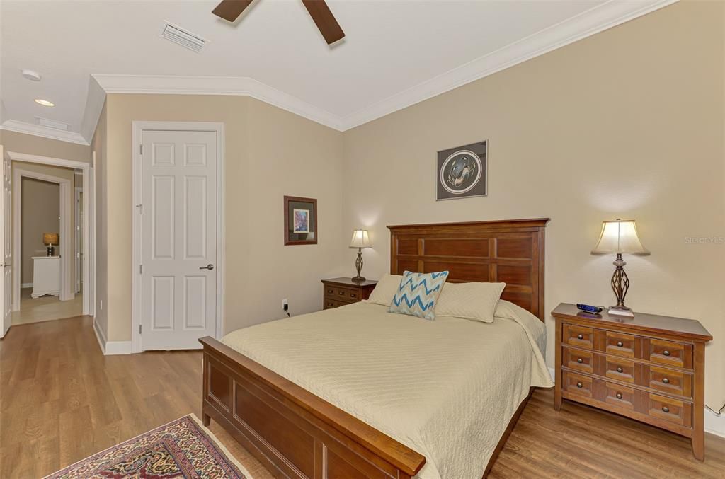 Activo con contrato: $329,000 (2 camas, 2 baños, 1577 Pies cuadrados)