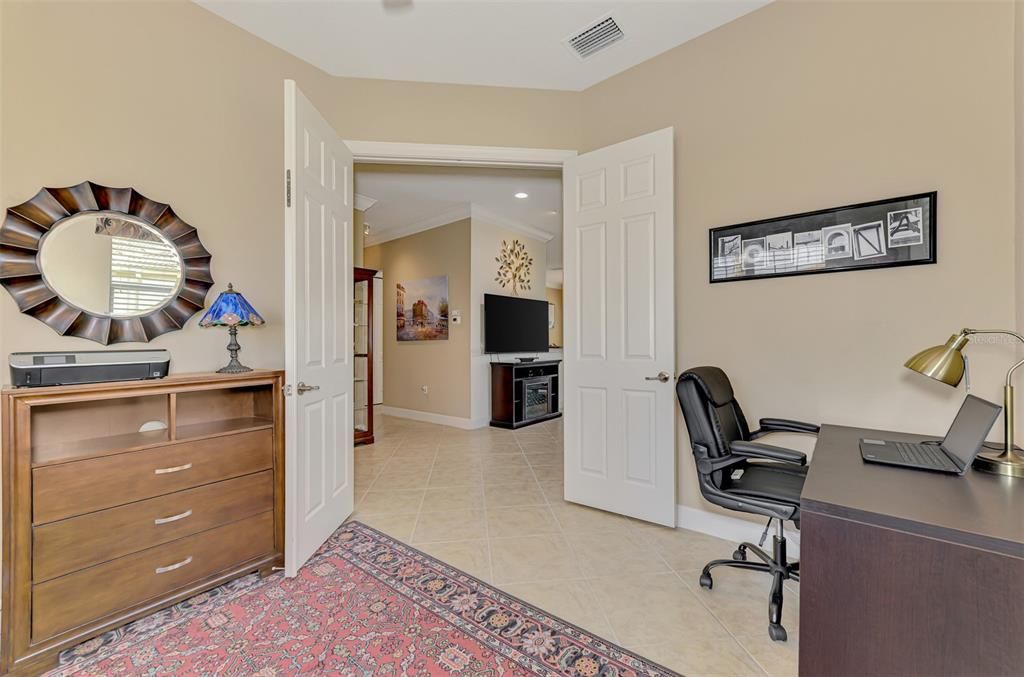 Activo con contrato: $329,000 (2 camas, 2 baños, 1577 Pies cuadrados)
