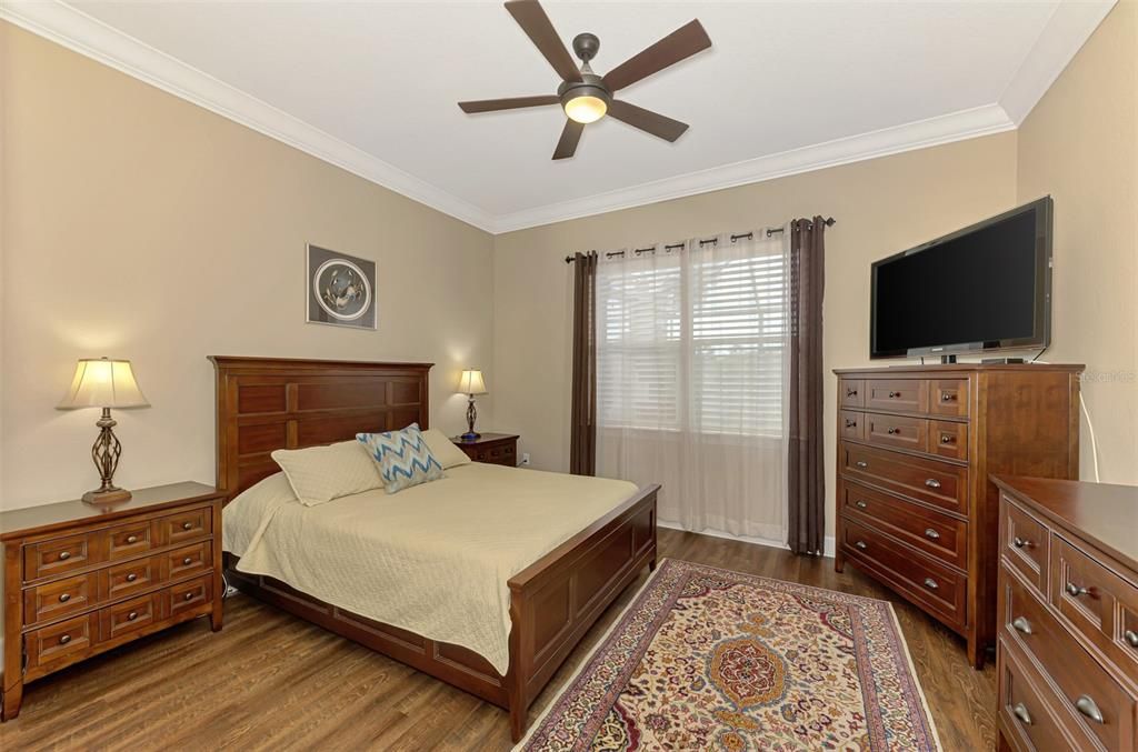 Activo con contrato: $329,000 (2 camas, 2 baños, 1577 Pies cuadrados)