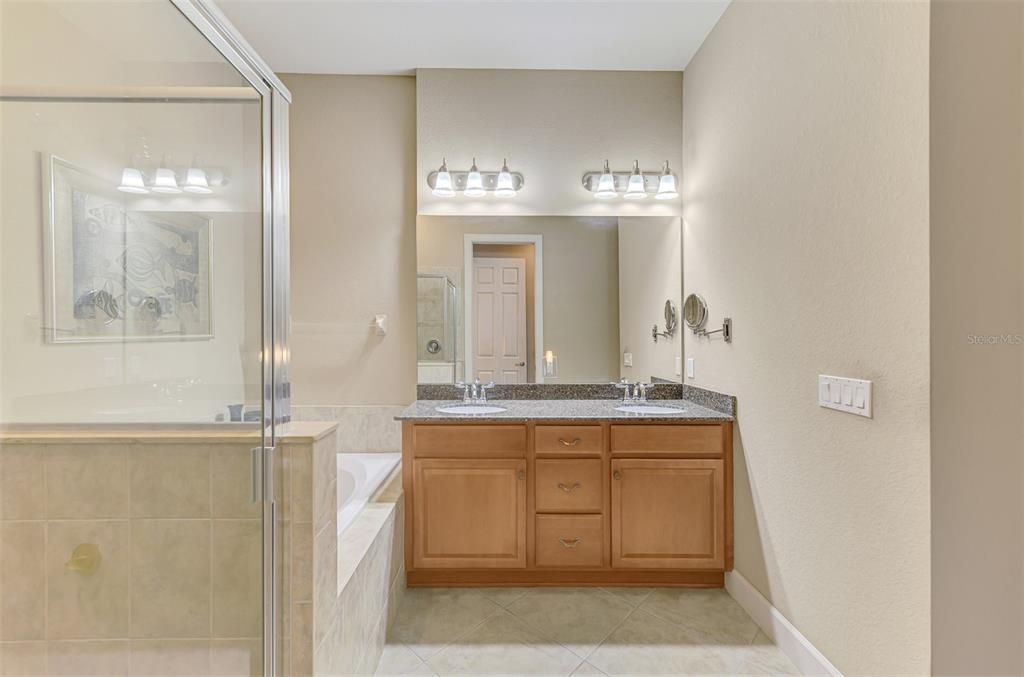 Activo con contrato: $329,000 (2 camas, 2 baños, 1577 Pies cuadrados)