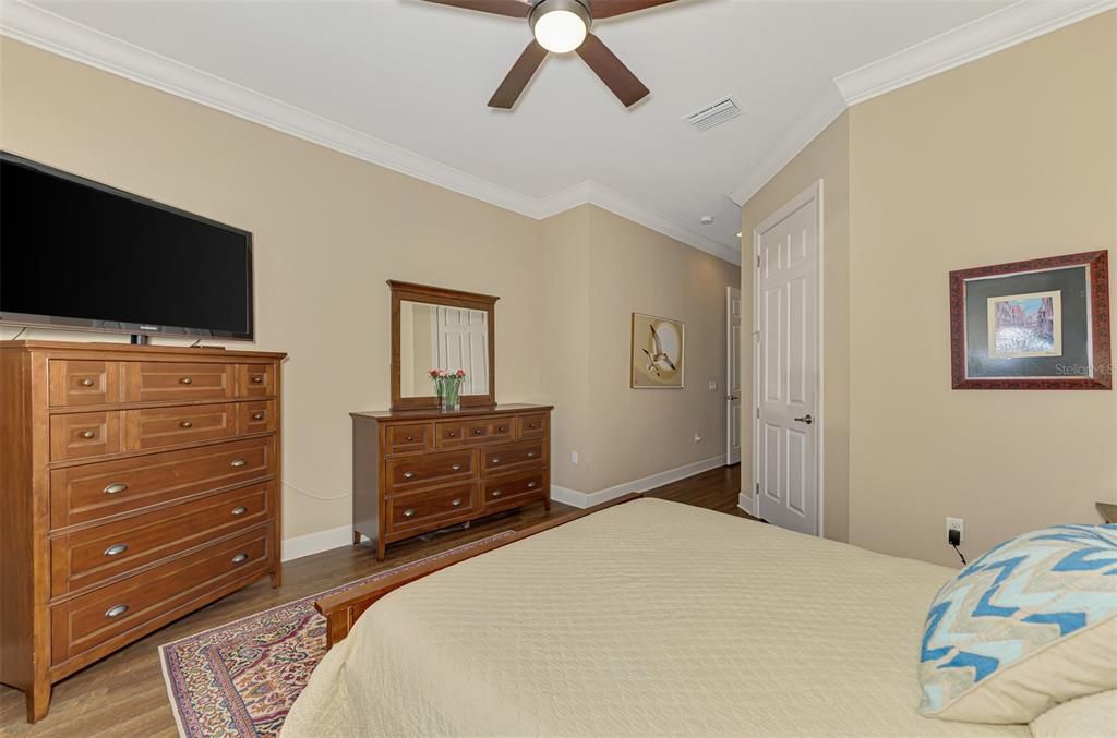 Activo con contrato: $329,000 (2 camas, 2 baños, 1577 Pies cuadrados)