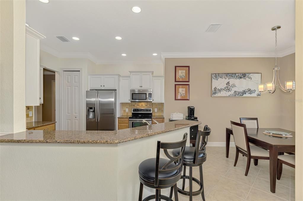 Activo con contrato: $329,000 (2 camas, 2 baños, 1577 Pies cuadrados)