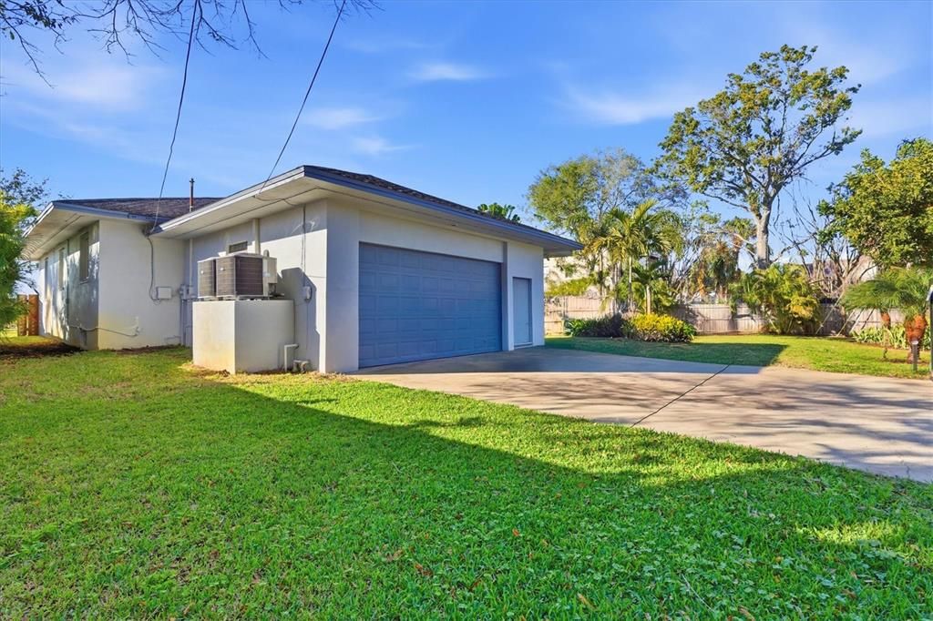 Active With Contract: $1,590,000 (3 beds, 2 baths, 2142 Square Feet)