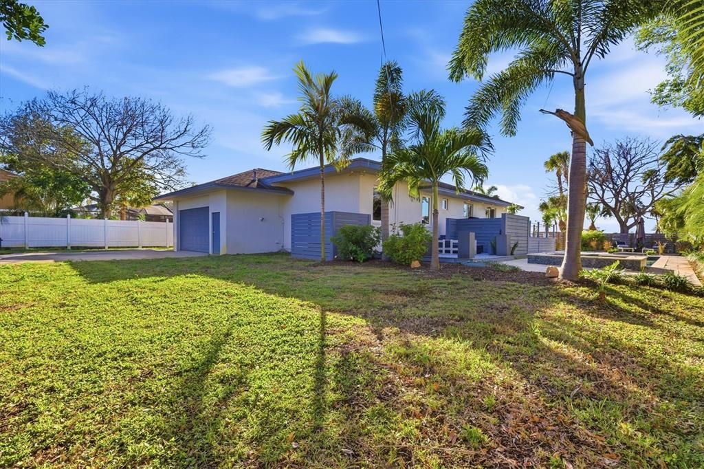 Active With Contract: $1,590,000 (3 beds, 2 baths, 2142 Square Feet)