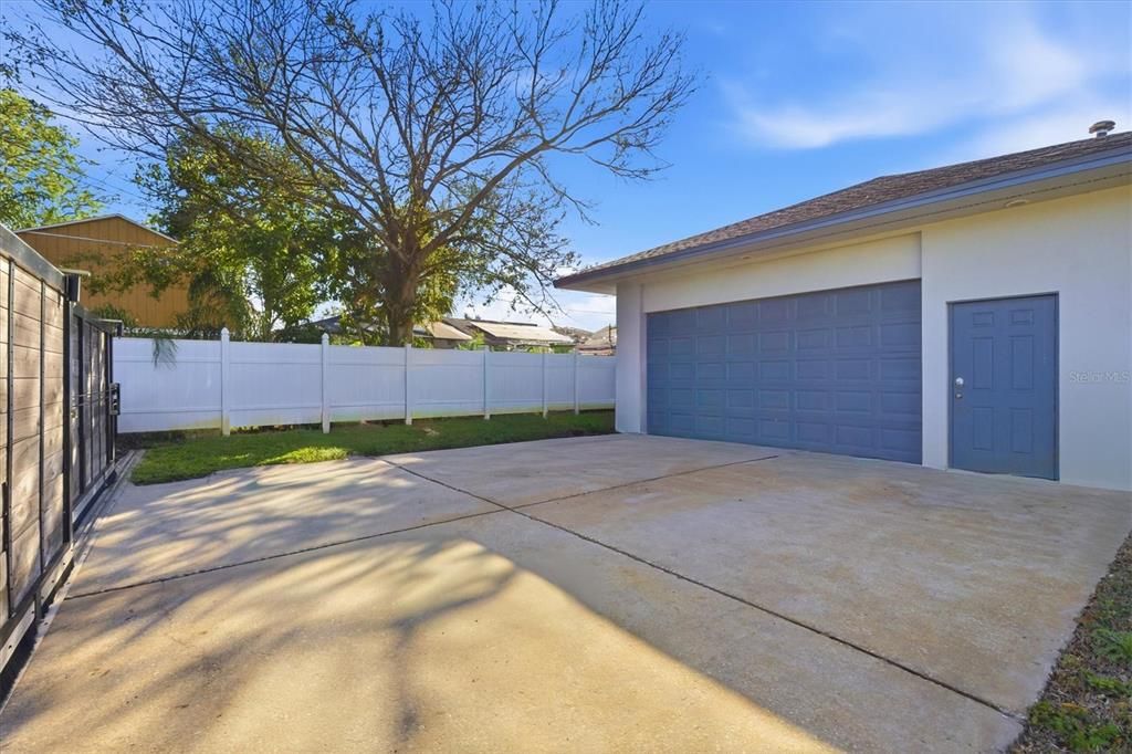 Active With Contract: $1,590,000 (3 beds, 2 baths, 2142 Square Feet)