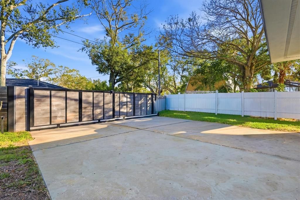 Active With Contract: $1,590,000 (3 beds, 2 baths, 2142 Square Feet)