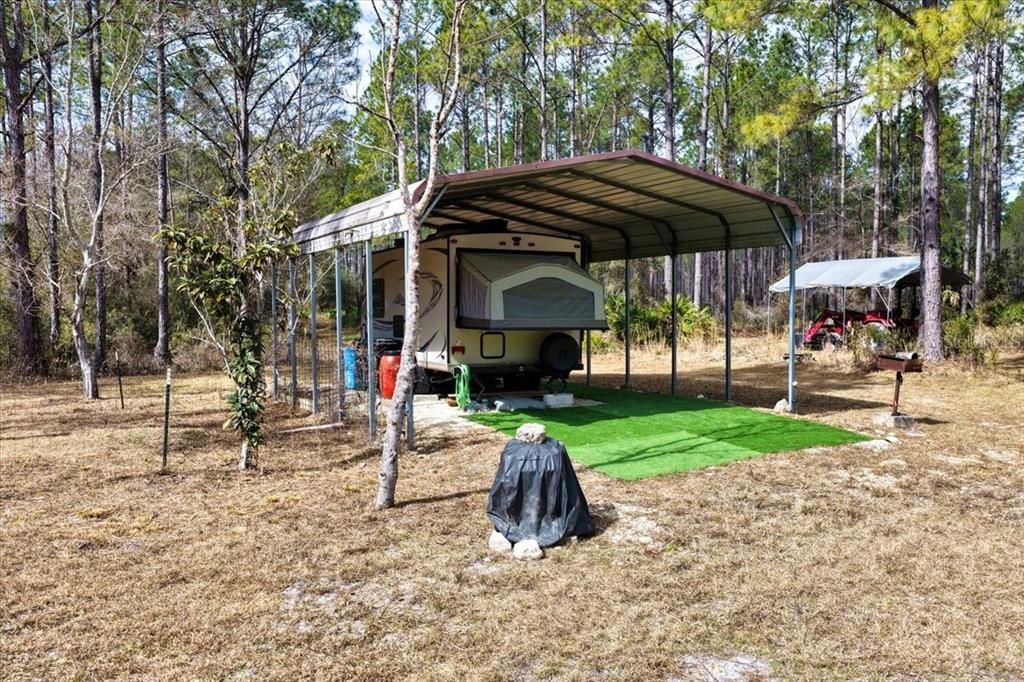На продажу: $412,000 (59.89 acres)