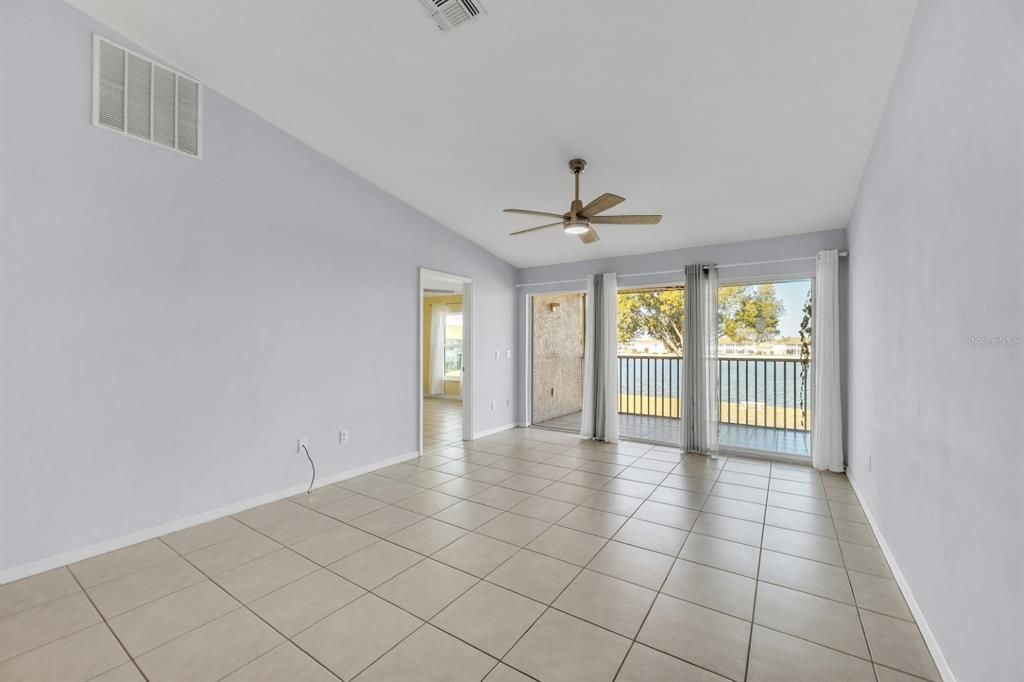 En Venta: $196,000 (2 camas, 2 baños, 1150 Pies cuadrados)