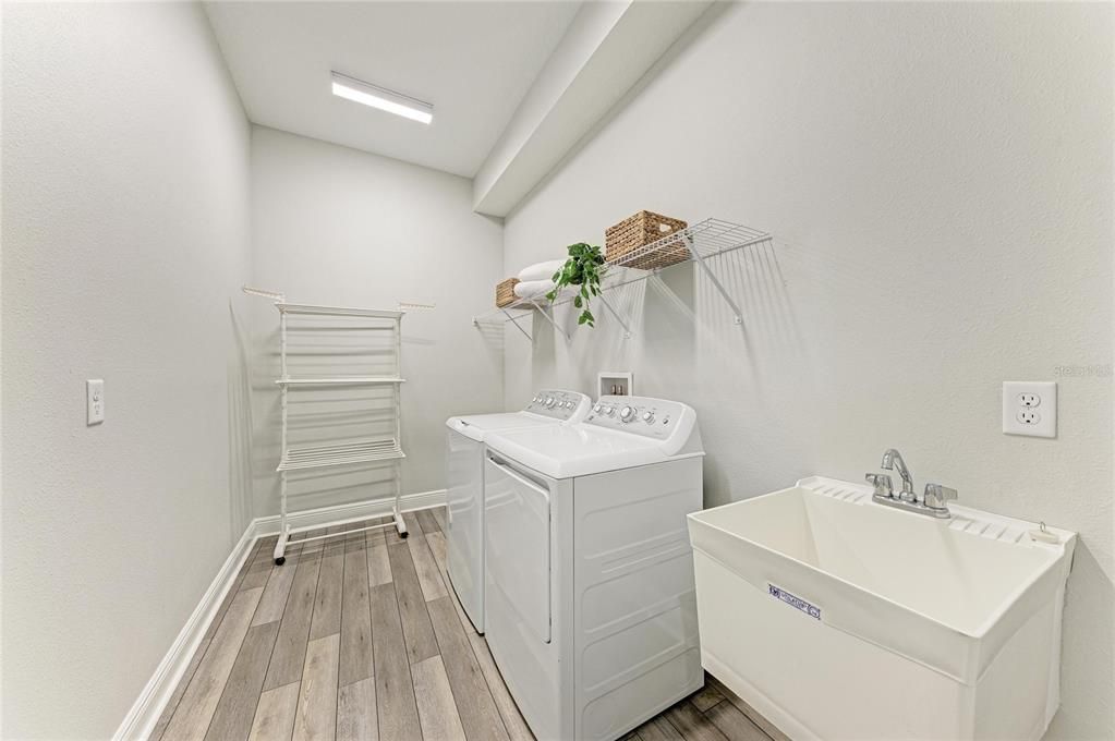 For Sale: $1,249,900 (4 beds, 4 baths, 3689 Square Feet)