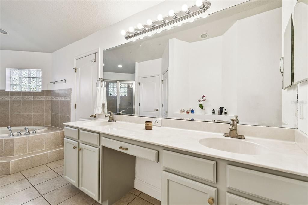 Activo con contrato: $629,500 (4 camas, 3 baños, 2498 Pies cuadrados)